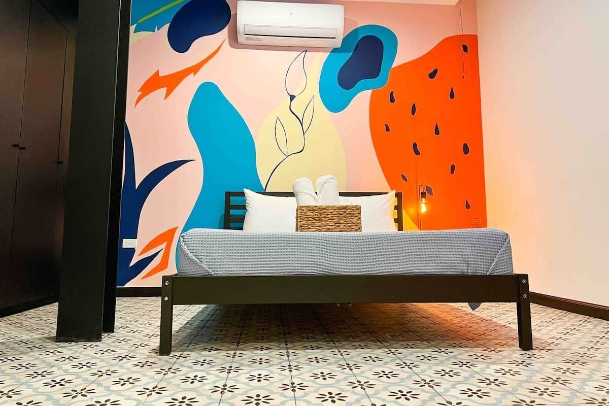 1 dormitorio, tabla de planchar con plancha, wifi y ropa de cama