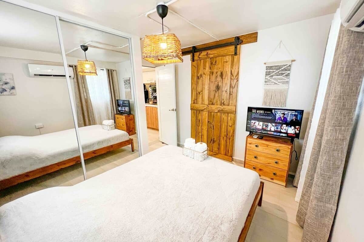 Iron/ironing board, WiFi, bed sheets