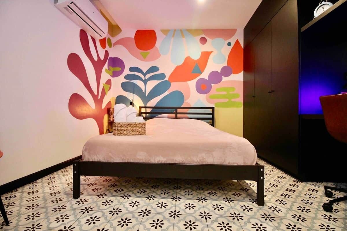 1 dormitorio, tabla de planchar con plancha, wifi y ropa de cama