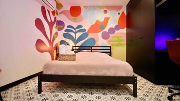 1 dormitorio, tabla de planchar con plancha, wifi y ropa de cama