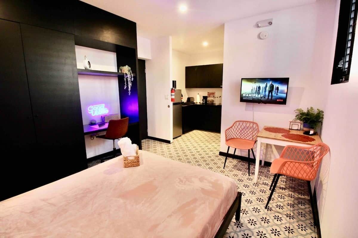 Iron/ironing board, WiFi, bed sheets