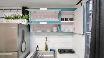 Fridge, microwave, stovetop, coffee/tea maker