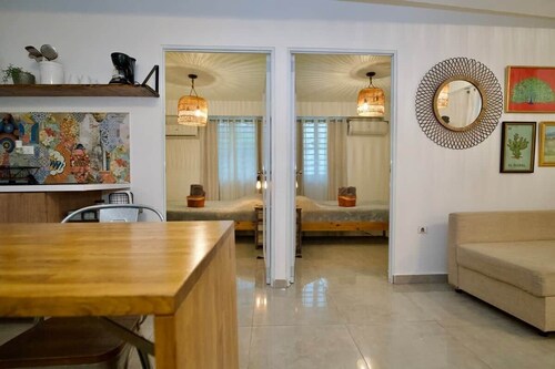 2.1• 1st Floor • Near Plaza • 2BR • Street Parking