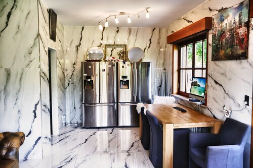 Villa & Wellness Area: Jacuzzi, Sauna, Massage Table