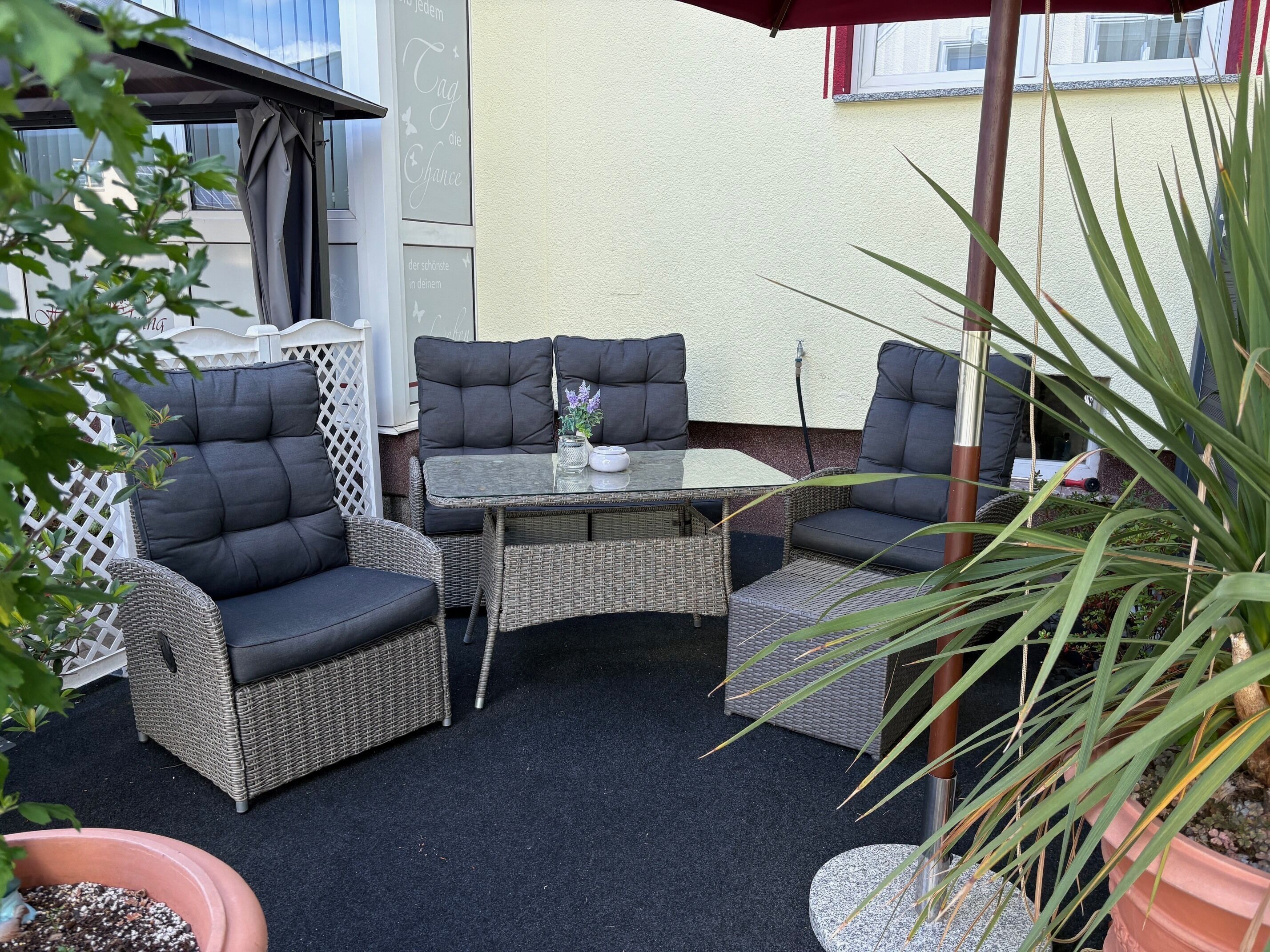 Eigene Terrasse im Innenhof