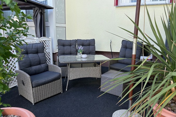 Eigene Terrasse im Innenhof