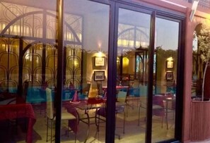 Outdoor dining - Vrbo Property (مراكش)