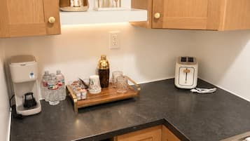 Luxury Suite, Multiple Beds, Non Smoking, Kitchenette | Private kitchen | Mini-fridge