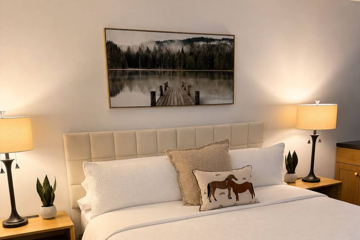 Deluxe Room, 1 King Bed, Mobility Accessible, Non Smoking