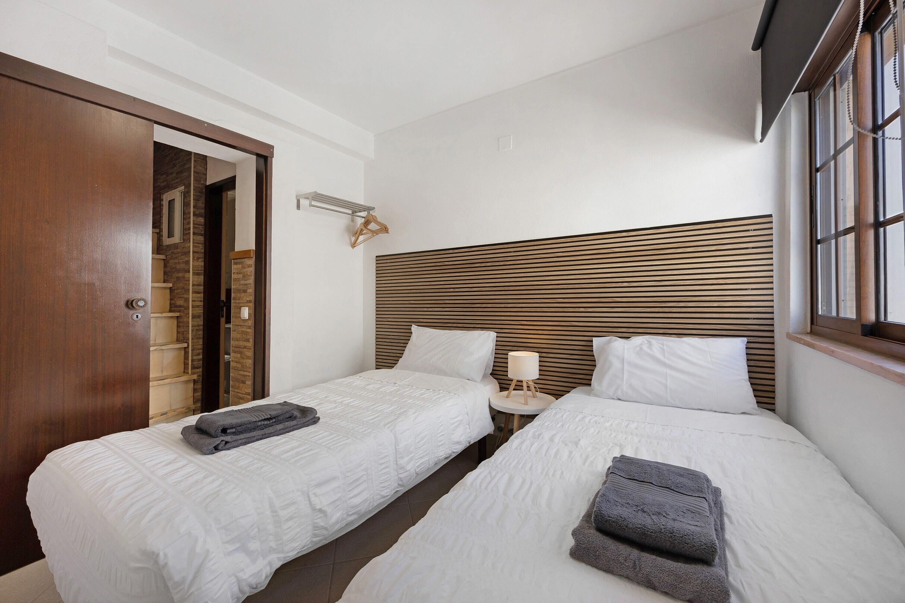 WiFi, bed sheets