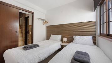 WiFi, bed sheets