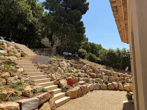Property grounds - Villa with a stunning view of the Massif des Maures. (La garde freinet)