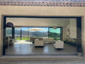 Living area - Villa with a stunning view of the Massif des Maures. (La garde freinet)