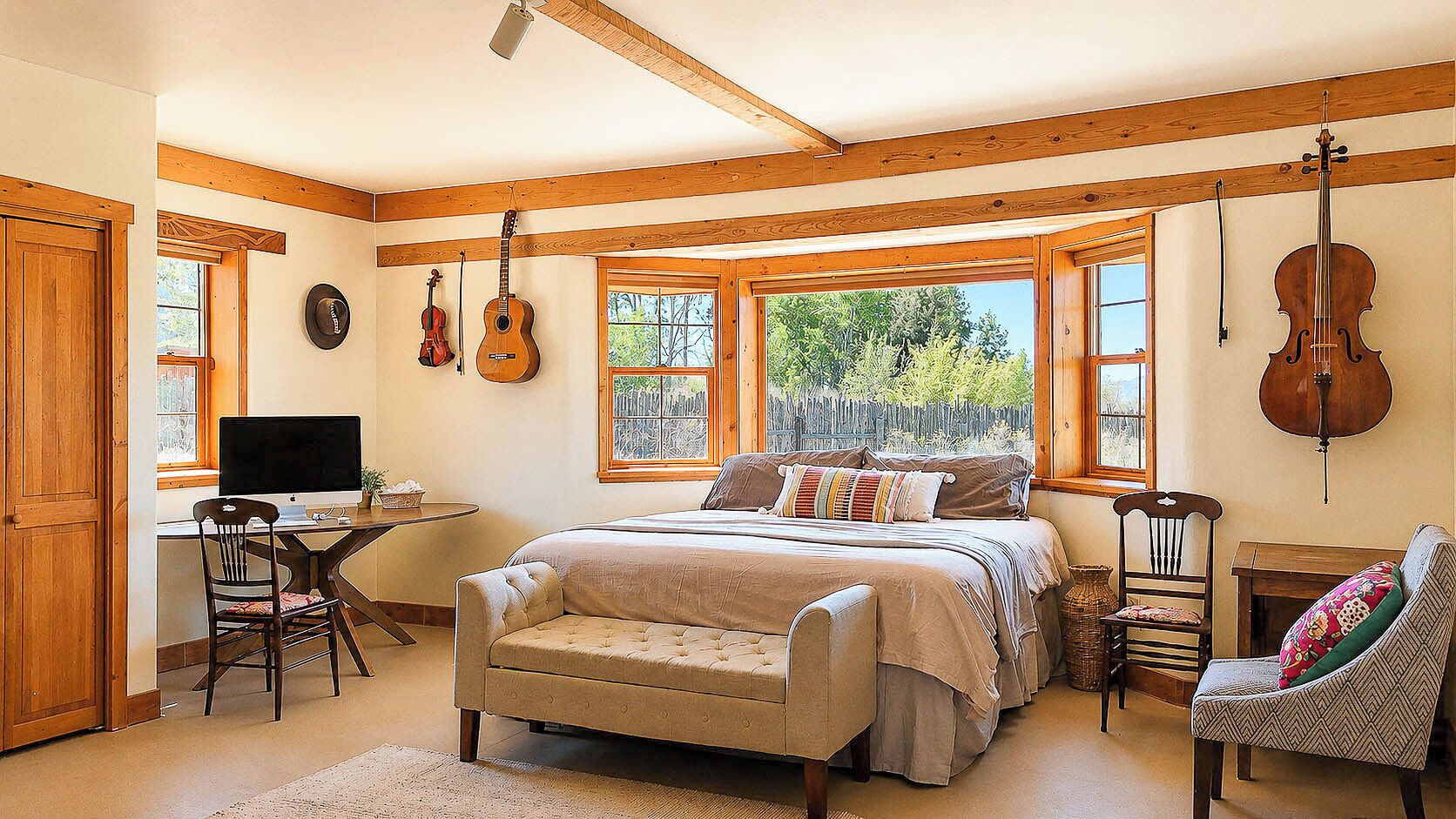 3 bedrooms, internet, bed sheets