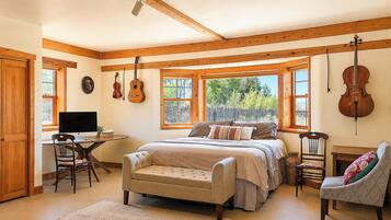3 bedrooms, internet, bed sheets