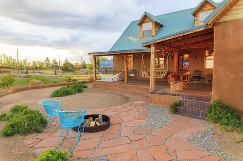 Spacious 3-bedroom garden chalet in Arroyo Seco for your getaway