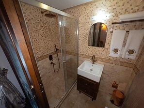 Bathroom - Çeşme Merkezde Marina Karşısı Tarihi Kervansaray Antique Hotel (İzmir)
