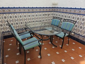 Outdoor dining - A Feast for the Eyes (Conil de la Frontera)