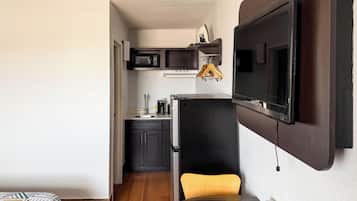 Premium bedding, iron/ironing board, free WiFi, bed sheets