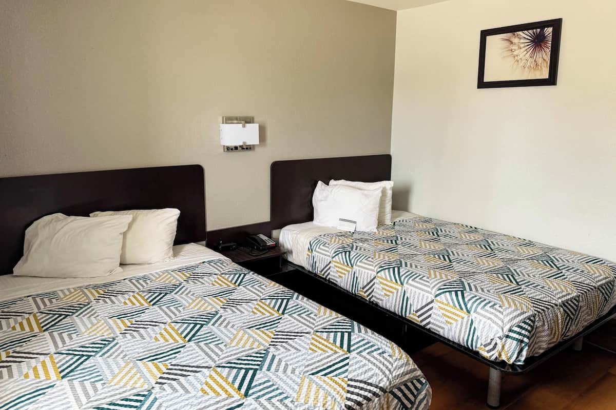 Premium bedding, iron/ironing board, free WiFi, bed sheets