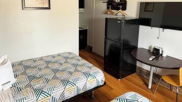 Premium bedding, iron/ironing board, free WiFi, bed sheets