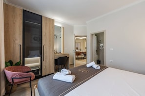 Iron/ironing board, WiFi, bed sheets - Loen Modern Seaside Apartment 3BR Free Parking by PikHost (Durrës)