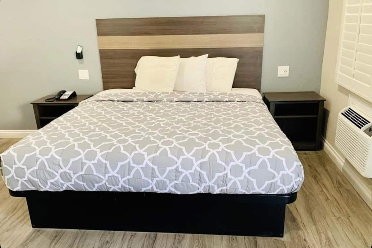 Deluxe Single Room | WiFi (free)