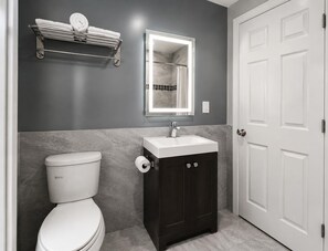 Deluxe Double Room | Bathroom - MI casa Motel (Lynwood)