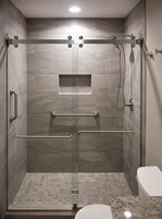 Habitación individual Deluxe | Baño | Bañera, toallas, jabón y champú