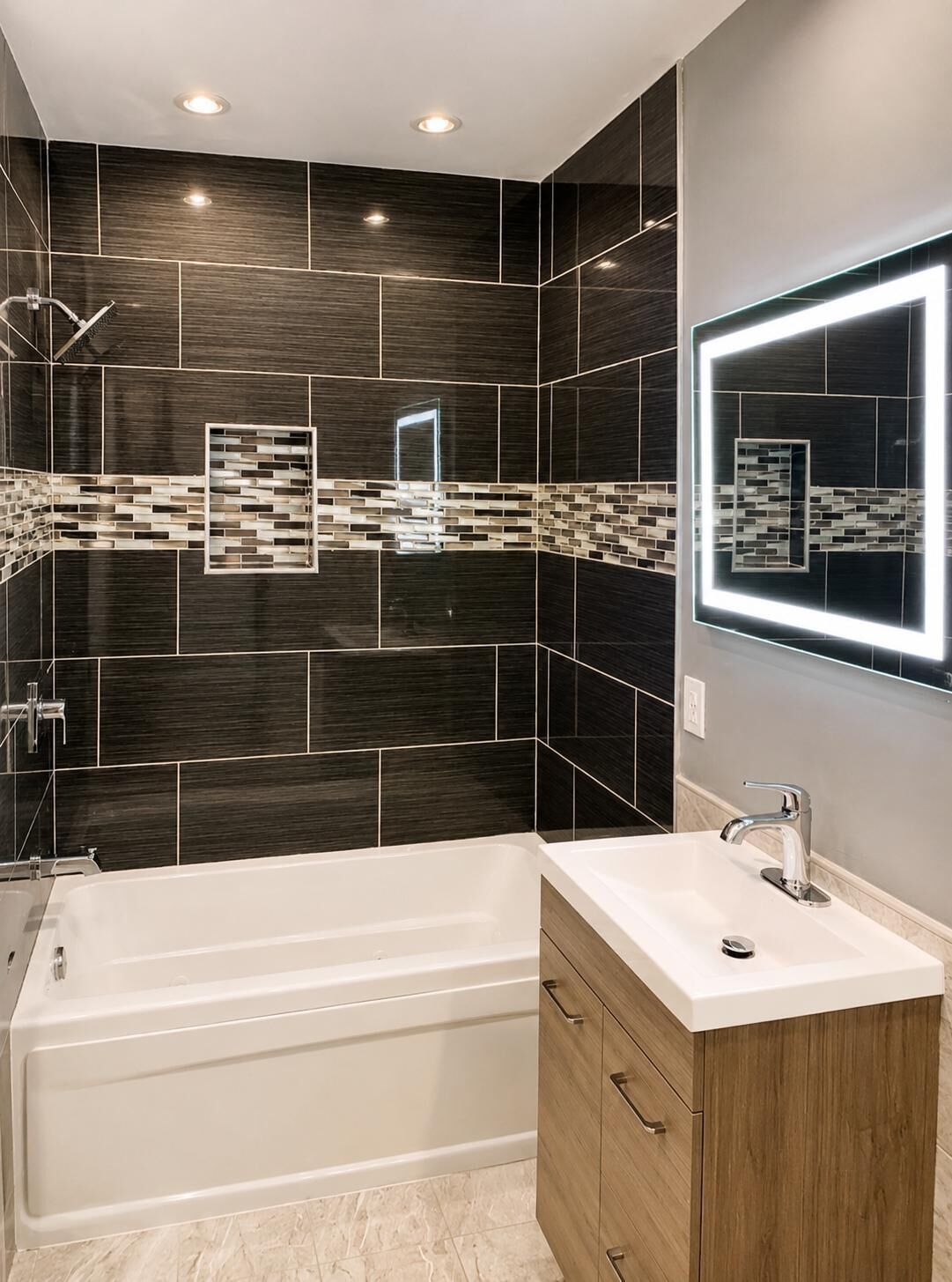 Habitació doble Deluxe | Bany | Banyera, tovalloles, sabó i xampú 
