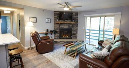 Ground Floor Slopeside unit – Walk to Timberline Mountain ski lifts and lodge!