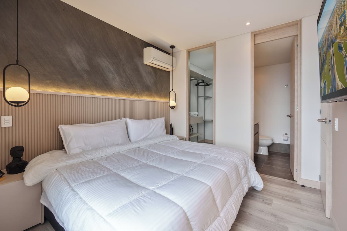 Apartamento luxo, sacada, vista para a cidade | Wi-Fi de cortesia