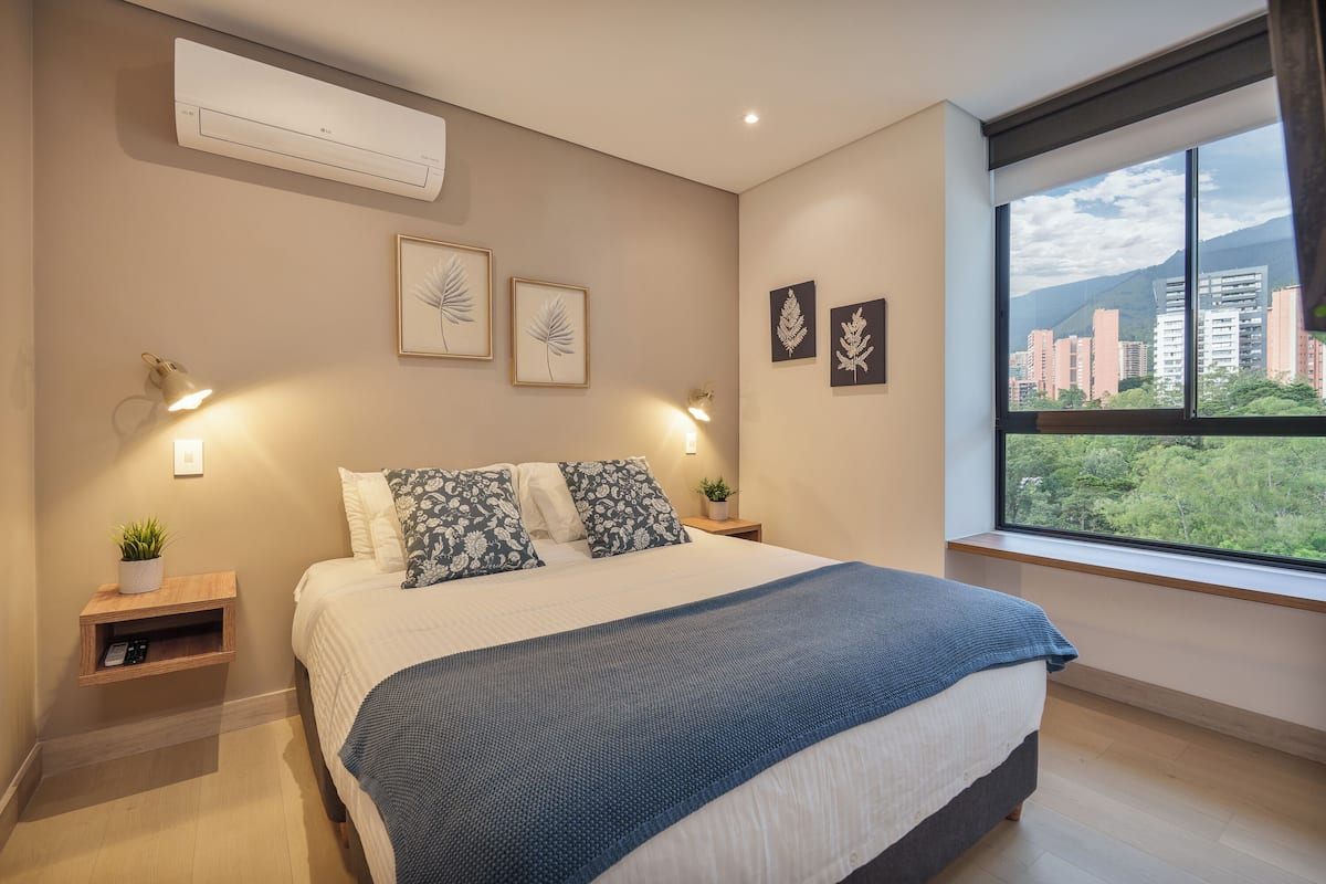 Apartamento luxo, sacada, vista para a cidade | Wi-Fi de cortesia