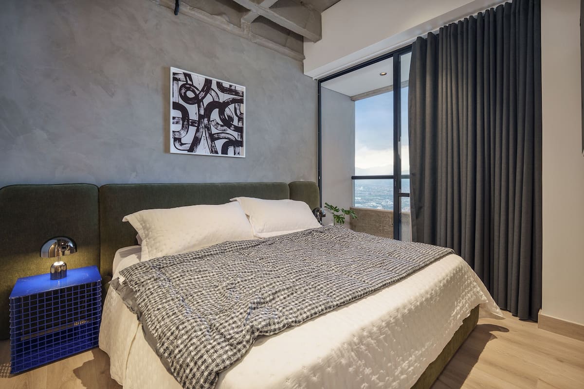 Apartamento luxo, sacada, vista para a cidade | Wi-Fi de cortesia