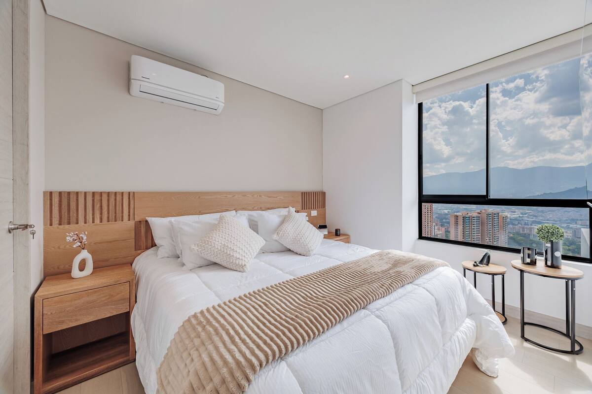 Apartamento luxo, sacada, vista para a cidade | Wi-Fi de cortesia