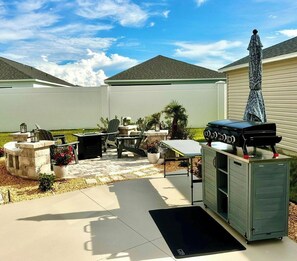 Outdoor dining - Brand-New Villa • Golf Cart • Fire Pit • Eastport (Sumterville)
