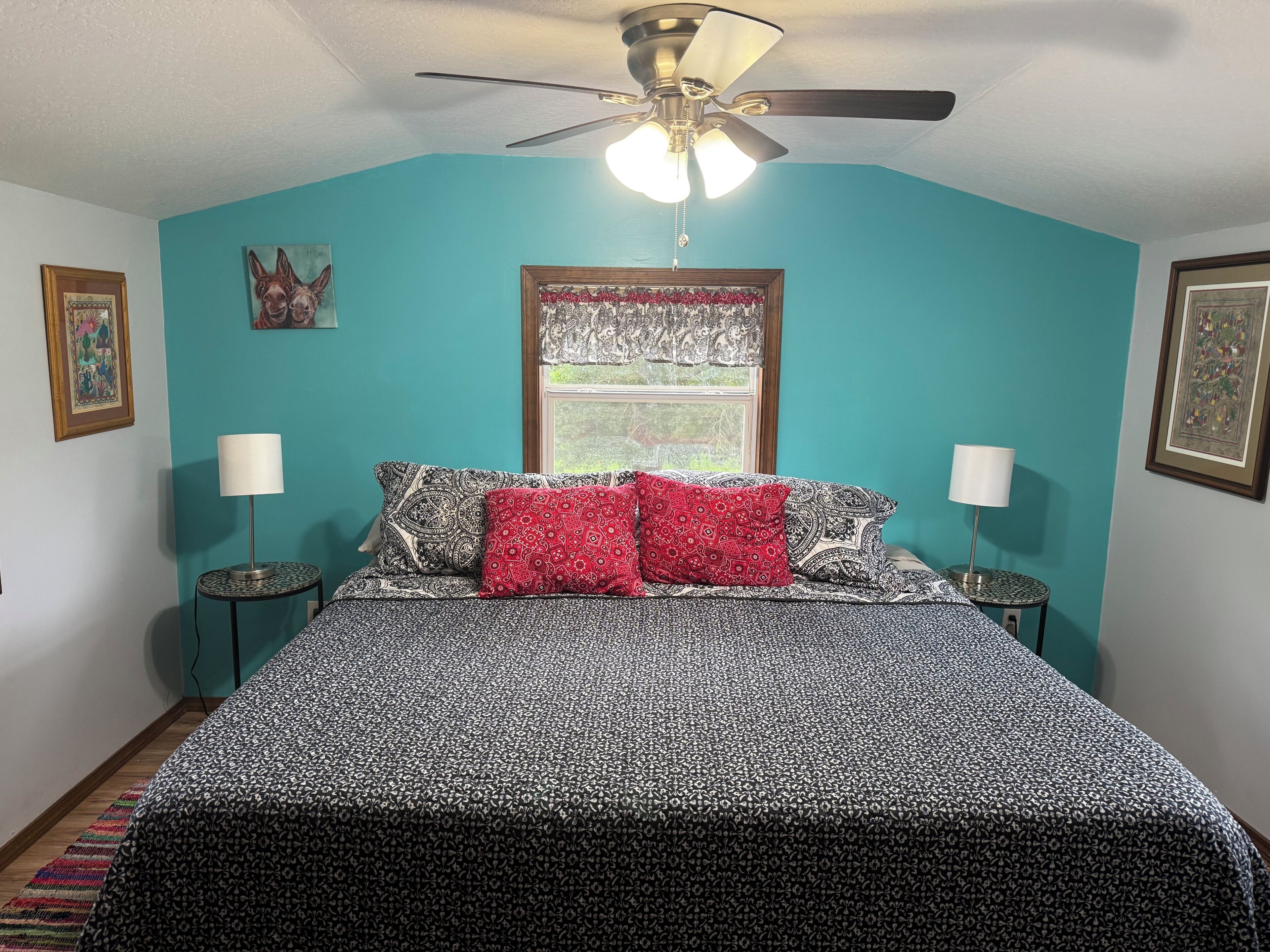 1 bedroom, bed sheets