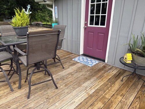 Adorable 1-bedroom barndo with AC in charming Lumberton