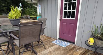 Adorable 1-bedroom barndo with AC in charming Lumberton