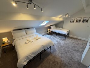 Room - 15% OFF July ~Walk to Train Bolton ~Free Parking (Farnworth)