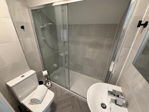 Bathroom - 15% OFF July ~Walk to Train Bolton ~Free Parking (Farnworth)