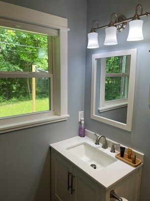 Shower, hair dryer, towels, soap - A 3-bedroom mountain retreat perfect for families, friends, and every adventure! (Zirconia)