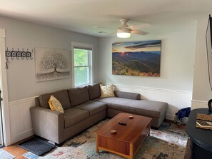 Living area - A 3-bedroom mountain retreat perfect for families, friends, and every adventure! (Zirconia)