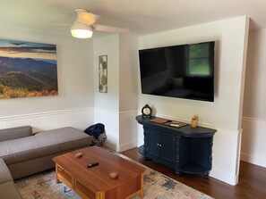 Living area - A 3-bedroom mountain retreat perfect for families, friends, and every adventure! (Zirconia)
