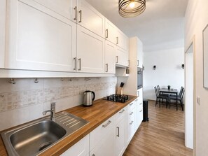 Fridge, oven, stovetop, dishwasher - Bright & Spacious 2BR Apartment with PlayStation (Prague)