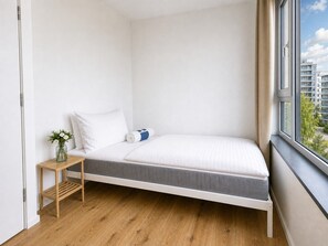 WiFi, bed sheets - Sleek & Modern New Build Flat (Prague)