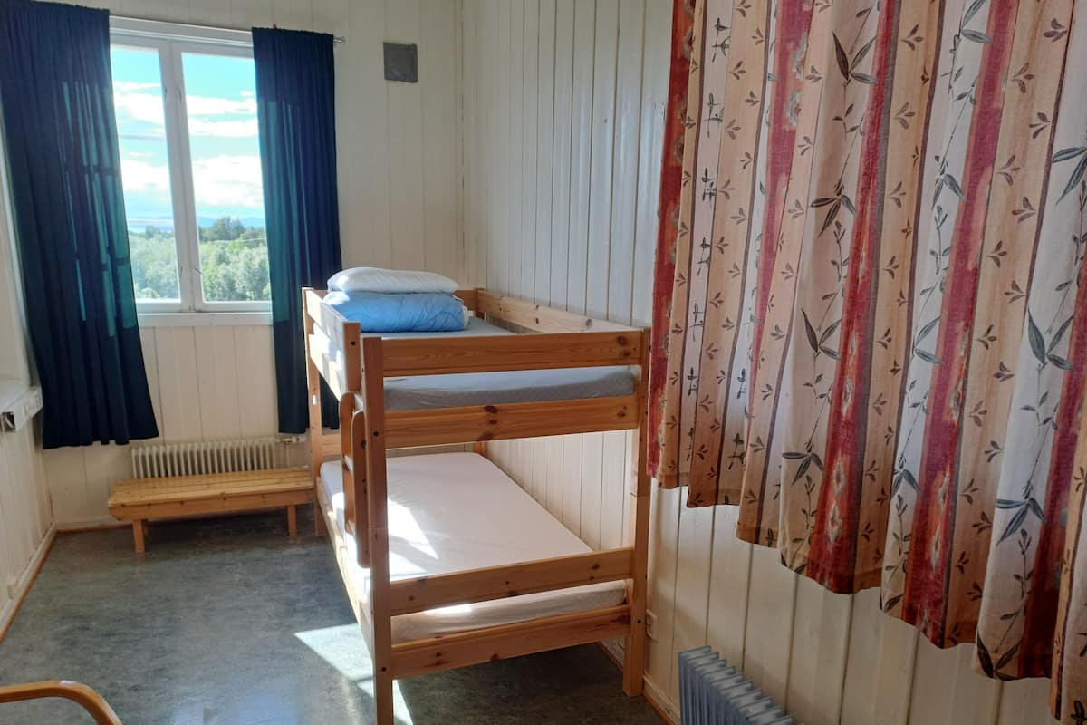 Superior-Zweibettzimmer, 1 Doppelbett, Nichtraucher, Gartenblick | Individuell dekoriert, individuell eingerichtet, Schreibtisch