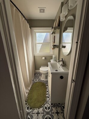 Bathroom - Pet-Friendly, Cottage in the City (Louisville)