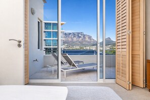 Iron/ironing board, WiFi, bed sheets - V&A Waterfront Marina Front Penthouse with Private Pool and Panoramic Views (Cape Town)