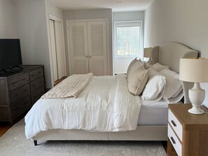 4 bedrooms, iron/ironing board, WiFi, bed sheets - House in Westport, Mid and Long term Available (Westport)